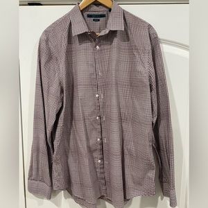 Perry Ellis Men’s XL Non-Iron long sleeve button down striped shirt.